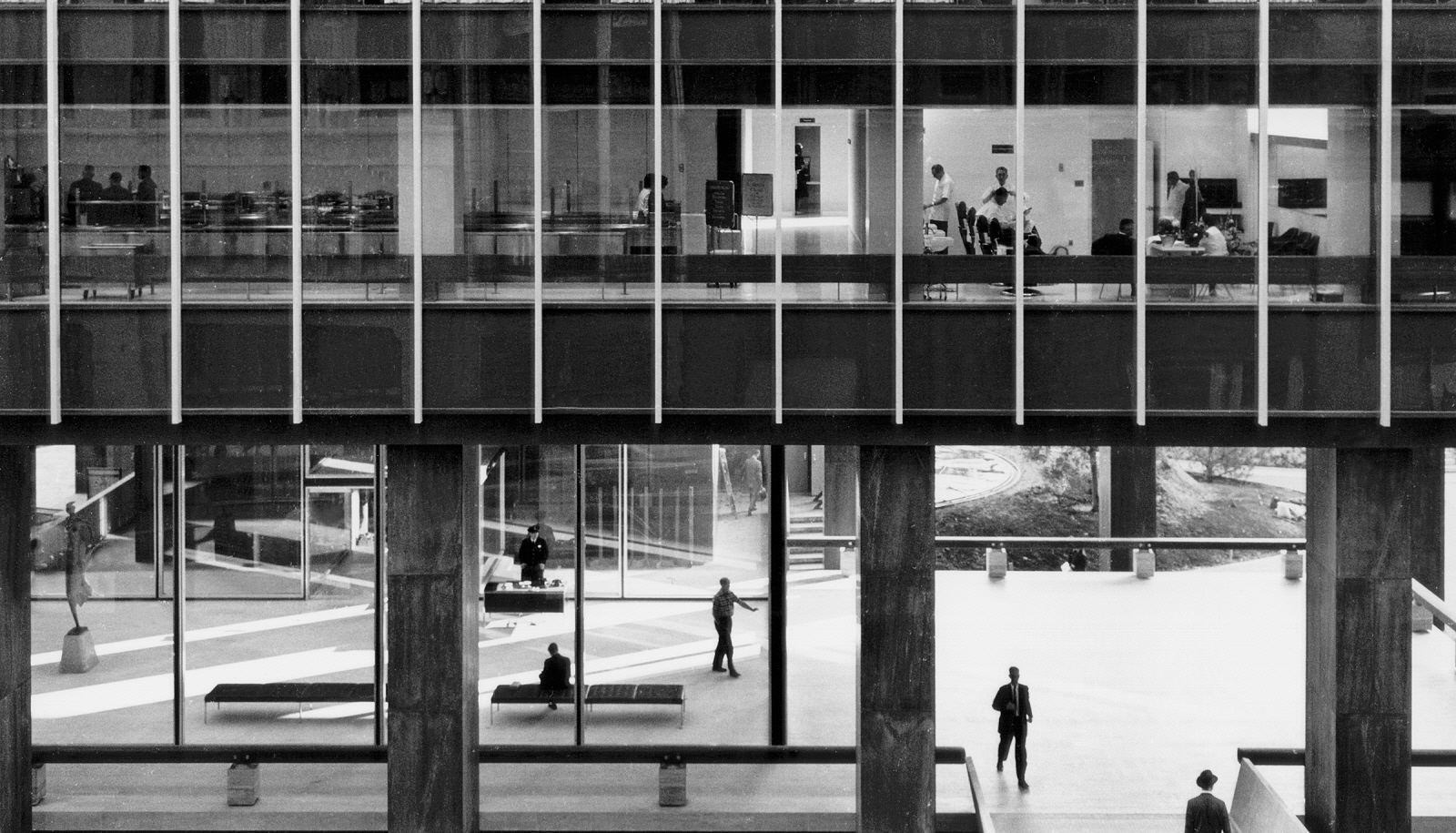 ［入手困難］ TERROR AVE／CROWNHOLDERS Air traffic controller at Kirtland AFB credited with saving