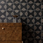 Akdo_Dyad-Pavo-Tulip-Black-Dark-Olive-Install_1x1