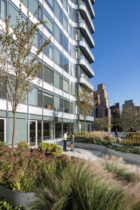 An outdoor amenity space at 252 E57th